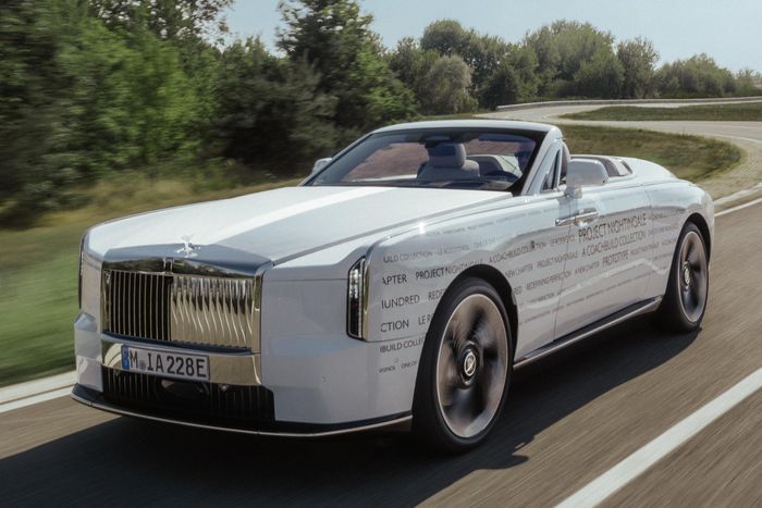 Ra mắt vào tháng 4/2026, Project Nightingale là bộ sưu tập Coachbuild chỉ gồm 100 xe Rolls-Royce thuần điện. Để đáp ứng yêu cầu sử dụng trên toàn thế giới, hãng đang tiến hành một trong những chương trình thử nghiệm khắt khe nhất lịch sử.
