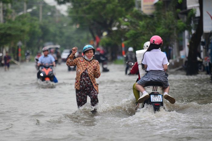 Đợt triều này có khả năng đạt đỉnh trong ngày 29/9. Đỉnh triều buổi chiều có thể xuất hiện vào khoảng 18-20h. Tại trạm Phú An và Nhà Bè, mực nước được dự báo khoảng 1,6-1,65 m, xấp xỉ hoặc cao hơn báo động 3. Ảnh: Duy Hiệu. 