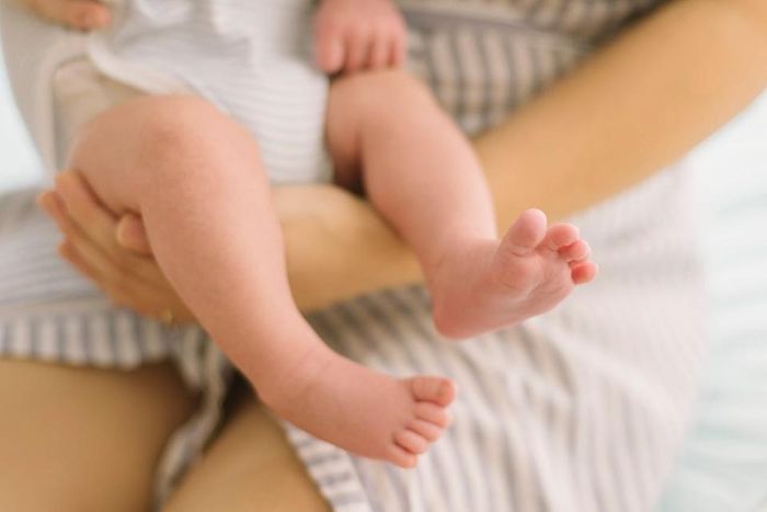  Trẻ sinh non, nhẹ cân khi sinh hoặc thiếu vitamin D có nguy cơ còi xương cao hơn và cần được theo dõi, bổ sung dưỡng chất phù hợp. Ảnh: Pexels.