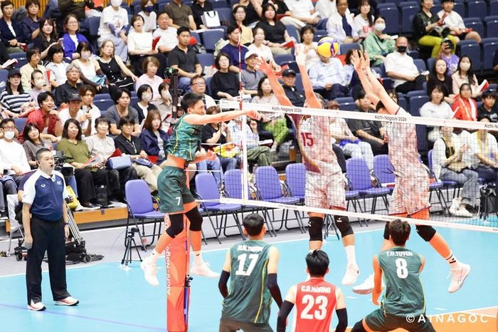 Đội tuyển Việt Nam (áo xanh) sẽ hướng đến một trận thắng danh dự trước khi chia tay đại hội. Ảnh: AVC