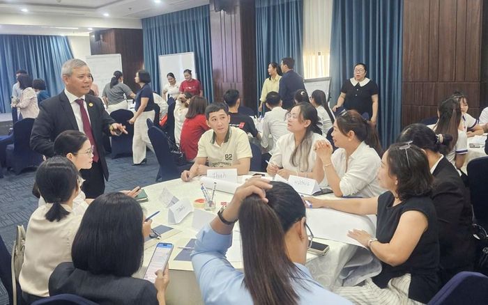 Chuyên gia chia sẻ tại toạ đàm