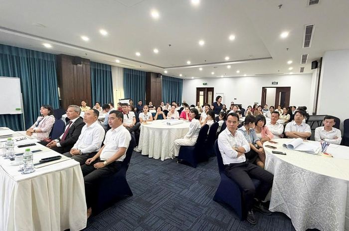 Các đại biểu tham dự toạ đàm