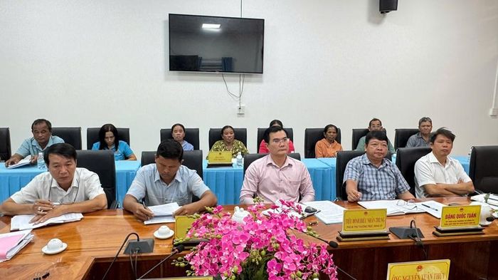 Lãnh đạo xã Ô Lâm tham dự buổi làm việc