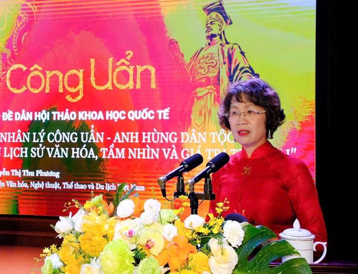 PGS.TS Nguyễn Thị Thu Phương, Viện trưởng Viện Văn hóa, Nghệ thuật, Thể thao và Du lịch Việt Nam phát biểu đề dẫn Hội thảo