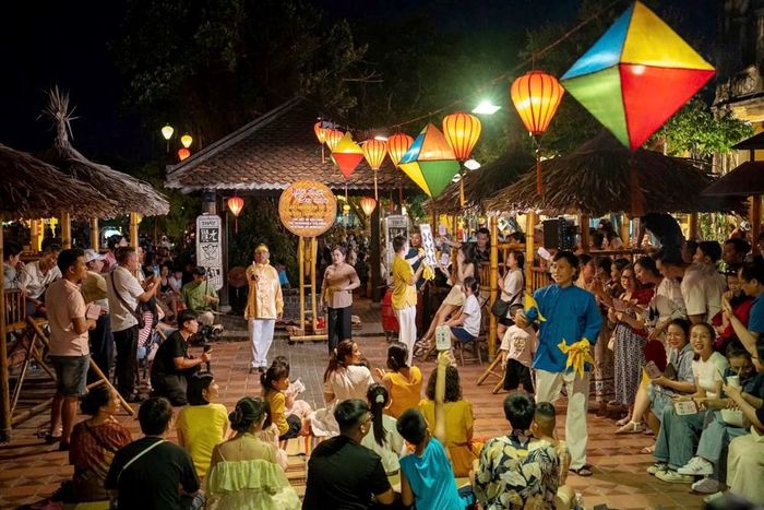 Làm sao để một điểm đến có thể đón lượng khách ngày càng lớn mà vẫn bảo đảm đời sống của người dân? Ảnh: VISIT HOIAN