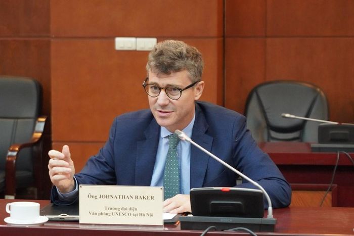 Trưởng Đại diện UNESCO tại Việt Nam Jonathan Wallace Baker