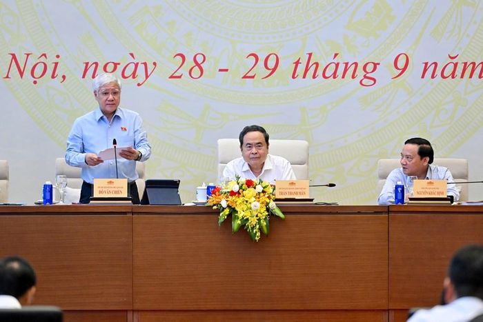 Phó Chủ tịch Thường trực Quốc hội Đỗ Văn Chiến điều hành nội dung thảo luận