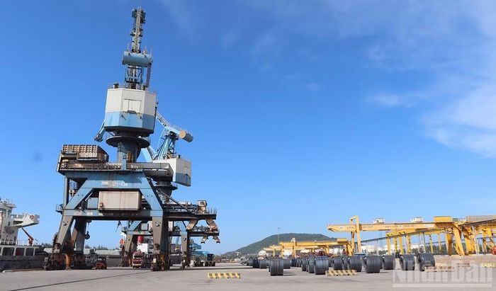 Sản xuất kinh doanh của các doanh nghiệp Khu kinh tế Dung Quất và các khu công nghiệp tỉnh Quảng Ngãi đều có mức tăng trưởng khá trong 8 tháng năm 2026. (Ảnh: HIỂN CỪ)
