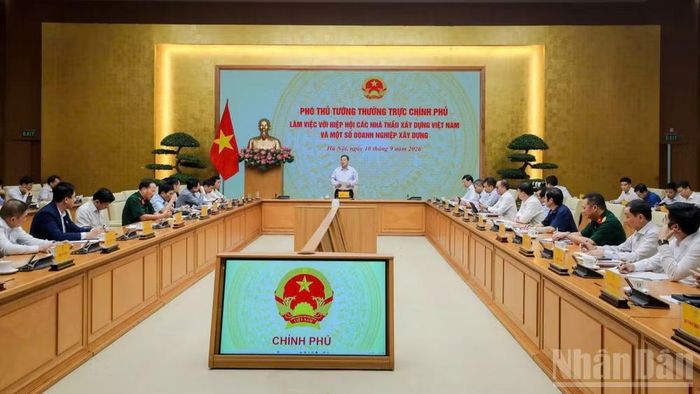 Phó Thủ tướng Thường trực Phạm Gia Túc làm việc với Hiệp hội các Nhà thầu xây dựng Việt Nam, tìm cơ chế, tạo điều kiện để nhà thầu Việt Nam nâng cao năng lực, từng bước đảm nhận vai trò tổng thầu, tổng thầu EPC.