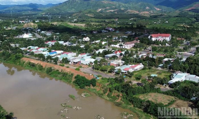 Sau khi hoàn thành, công trình kè chống sạt lở bờ sông Đăk Snghé góp phần bảo đảm an toàn tài sản, đất sản xuất của người dân xã Kon Braih.