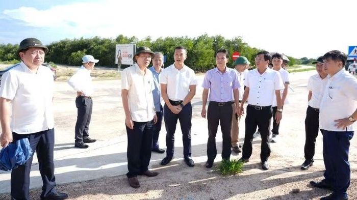 Lãnh đạo Ủy ban nhân dân thành phố liên tục có các cuộc làm việc, kiểm tra thực tế các dự án chậm tiến độ, tình hình hoạt động tại khu vực. (Ảnh: NG.HIẾU)