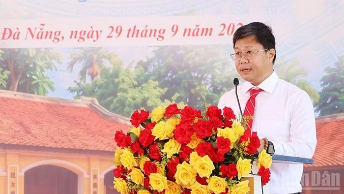 Chủ tịch Ủy ban nhân dân xã Thạnh Bình Dương Đức Lin phát biểu tại lễ khánh thành. (Ảnh: QV)