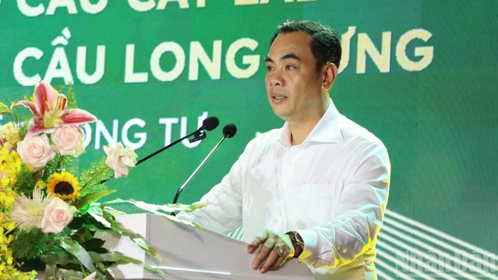 Giám đốc Ban Quản lý Dự án đầu tư xây dựng công trình giao thông thành phố Đồng Nai Trần Trọng Thủy phát biểu tại buổi lễ. (Ảnh: THIÊN VƯƠNG)