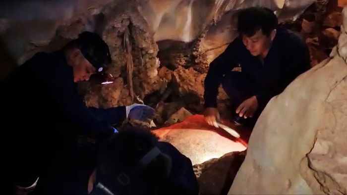 Nơi các chiến sĩ hy sinh là các hang đá sâu nhưng hẹp nên công tác tìm kiếm, cất bốc gặp nhiều khó khăn. (Ảnh: HC)
