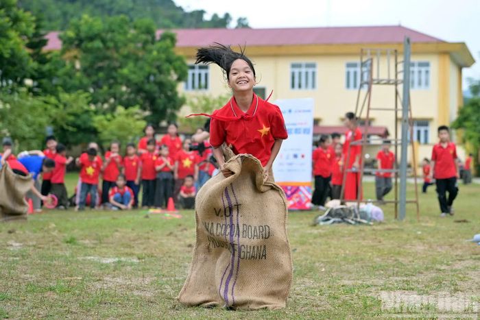 Chủ đề trên nhằm tăng cường kết nối, tương tác, truyền cảm hứng học tập, sáng tạo, nuôi dưỡng ước mơ... giữa thầy, cô giáo và các em học trò. (Ảnh: LINH PHAN)