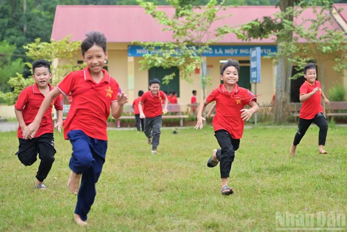 Hành trình đi qua các tỉnh, thành phố gồm Thái Nguyên, Cao Bằng, Lạng Sơn, Bắc Ninh, Quảng Ninh, Cần Thơ, An Giang, Lâm Đồng, Khánh Hòa, Đắk Lắk, Gia Lai và Quảng Ngãi, tạo thành một tuyến hoạt động trải dài từ miền bắc vào miền trung và miền nam. (Ảnh: LINH PHAN)