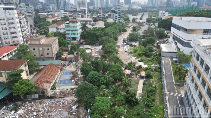 Toàn tuyến dài khoảng 2,87km, mặt cắt ngang 50m, gồm tuyến đường chính và ba tuyến nhánh tại nút giao với đường Phạm Hùng.