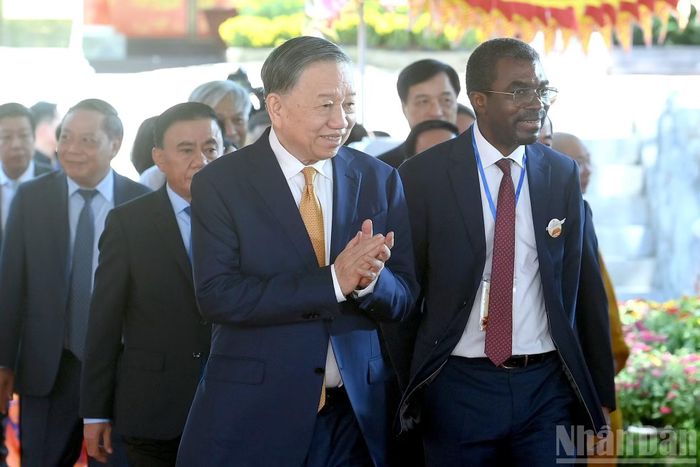  Tổng Bí thư, Chủ tịch nước Tô Lâm﻿ và các đại biểu tham dự Lễ khởi công Dự án đầu tư bảo quản, tu bổ, phục hồi Điện Kính Thiên﻿. 