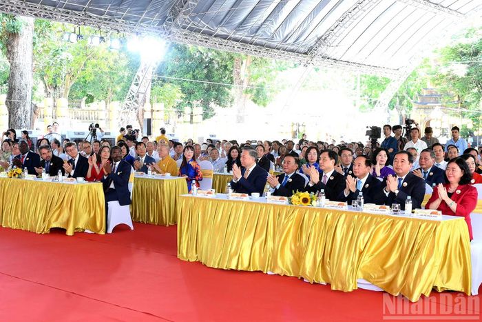 Tổng Bí thư, Chủ tịch nước Tô Lâm và các đại biểu tham dự Lễ khởi công Dự án đầu tư bảo quản, tu bổ, phục hồi Điện Kính Thiên.