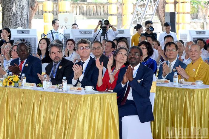 Các đại biểu tham dự Lễ khởi công Dự án đầu tư bảo quản, tu bổ, phục hồi Điện Kính Thiên.