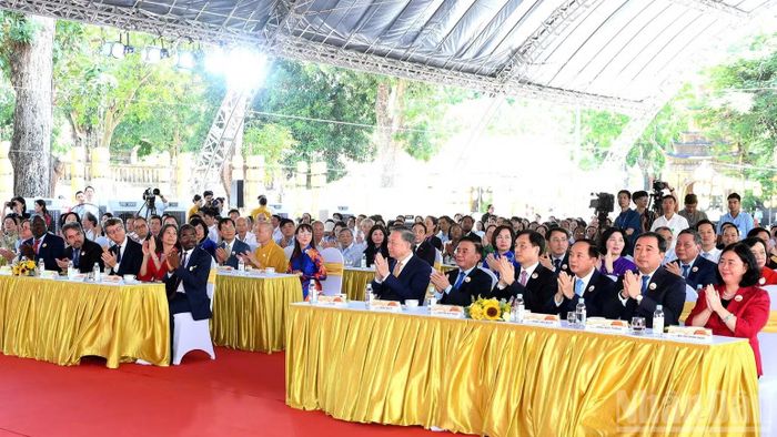 Tổng Bí thư, Chủ tịch nước Tô Lâm và các đại biểu tham dự Lễ khởi công Dự án đầu tư bảo quản, tu bổ, phục hồi Điện Kính Thiên. (Ảnh: ĐĂNG KHOA)