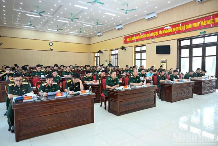 Các đại biểu tham dự.