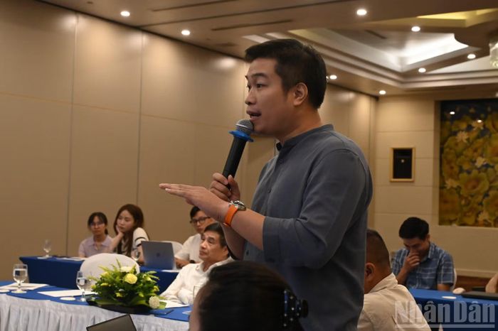 Đại biểu tham gia phát biểu tham luận tại hội thảo.