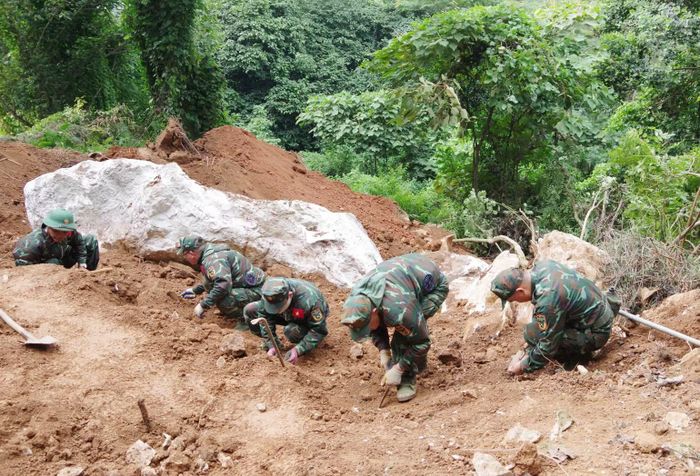 Qua khảo sát, tìm kiếm xác định 17 vị trí nghi có hài cốt liệt sĩ tại bình độ 300, thôn Giang Nam, xã Thanh Thủy. (Ảnh: Cộng tác viên)