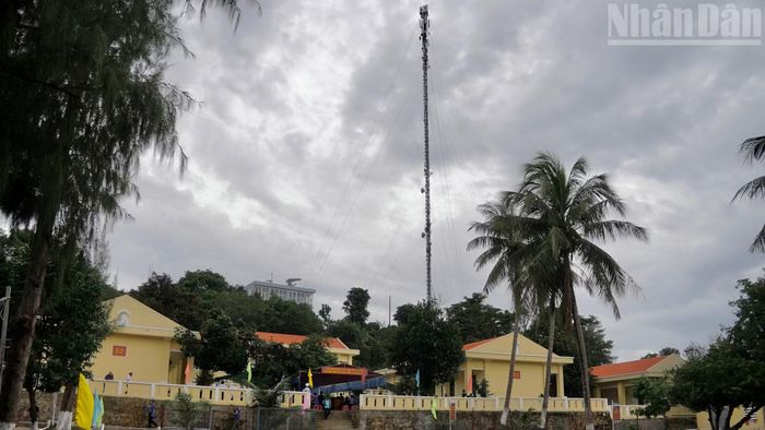 Trạm radar 615 trên đỉnh Hòn Chuối.