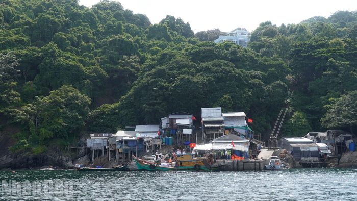 Địa điểm cập đảo Hòn Chuối.