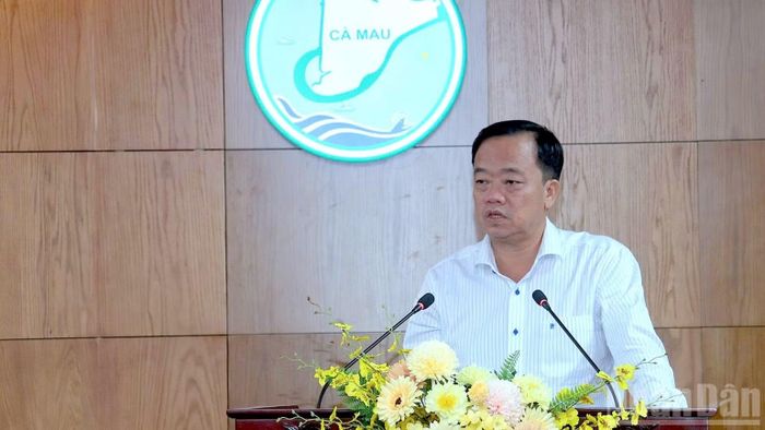 Phó Bí thư Tỉnh ủy Cà Mau Huỳnh Quốc Việt phát biểu chỉ đạo kết luận tại hội nghị. (Ảnh: HỮU TÙNG)