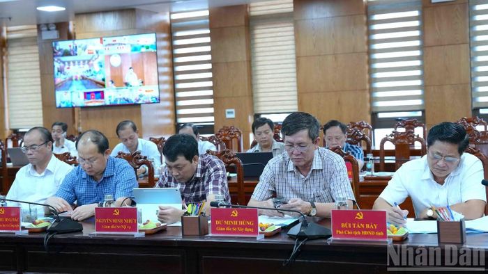 Đại biểu là lãnh đạo cấp sở, ngành và tương đương tham dự tại điểm cầu Tỉnh ủy Cà Mau. (Ảnh: HỮU TÙNG)