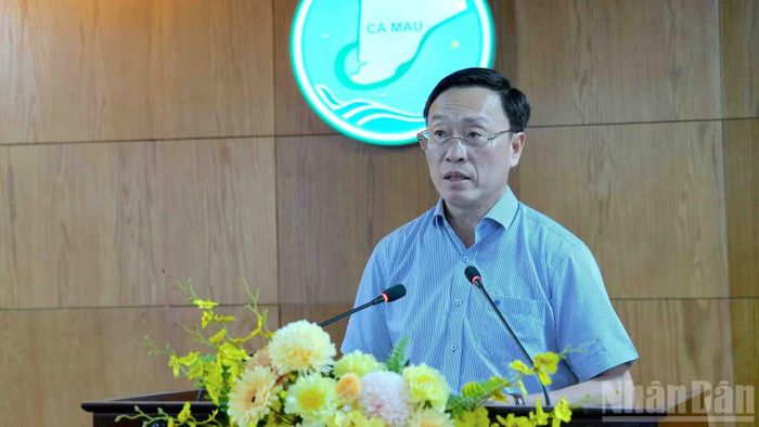 Chủ nhiệm Ủy ban Kiểm tra Tỉnh ủy Cà Mau Huỳnh Hữu Trí trình bày báo cáo tại hội nghị. (Ảnh: HỮU TÙNG)