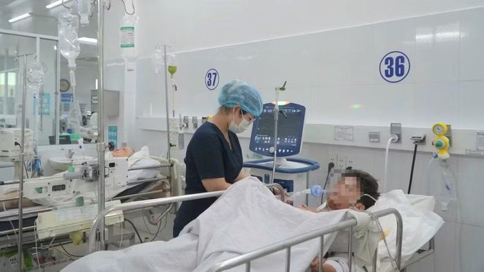 Bệnh nhân đang được chăm sóc đặc biệt. (Ảnh: Bệnh viện cung cấp)