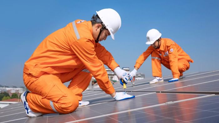 Nhiều cơ chế khuyến khích phát triển điện mặt trời mái nhà. (Ảnh: EVNHANOI cung cấp)