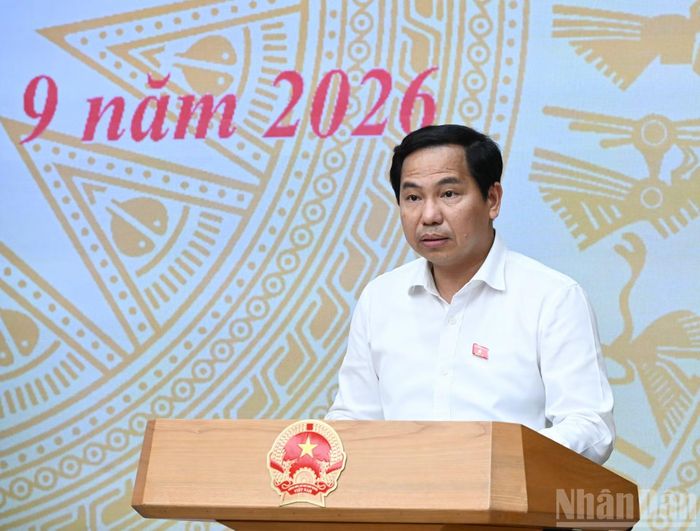 Phó Bí thư Đảng ủy Quốc hội, Tổng Thư ký Quốc hội, Chủ nhiệm Văn phòng Quốc hội Lê Quang Mạnh phát biểu tại hội nghị.