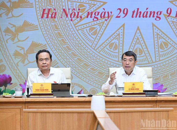Thủ tướng Lê Minh Hưng và Chủ tịch Quốc hội Trần Thanh Mẫn đồng chủ trì Hội nghị Ban Thường vụ Đảng ủy Chính phủ và Ban Thường vụ Đảng ủy Quốc hội.