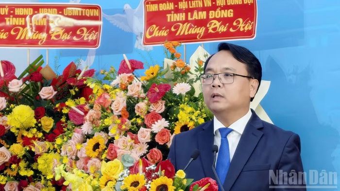 Phó Bí thư thường trực Tỉnh ủy Lâm Đồng Đặng Hồng Sỹ phát biểu ý kiến tại Đại hội. (Ảnh: BẢO VĂN)