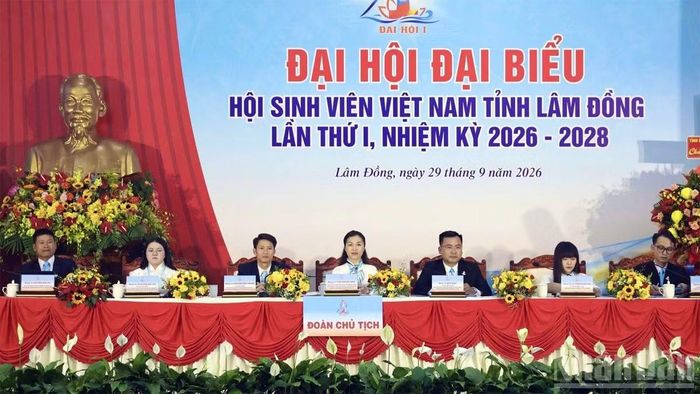 Đoàn Chủ tịch điều hành Đại hội. (Ảnh: BẢO VĂN)