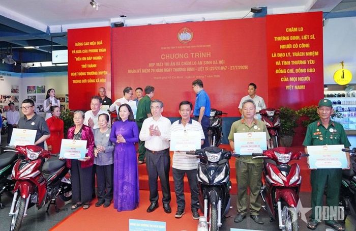 Ủy ban MTTQ Việt Nam TP Hồ Chí Minh trao phương tiện sinh kế tặng gia đình chính sách có hoàn cảnh khó khăn (tháng 7-2026).