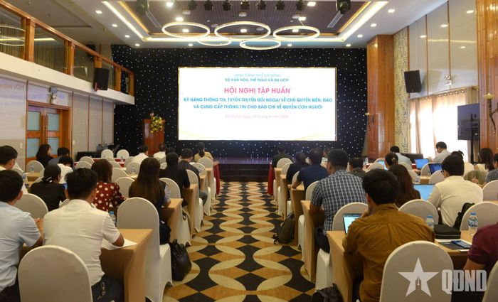  Quang cảnh tập huấn. 