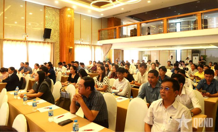  Các đại biểu và cán bộ tham dự tập huấn. 