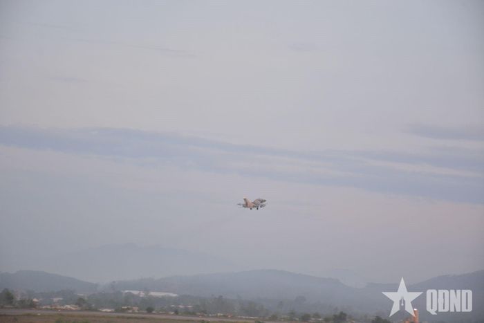 Máy bay YAK-130 cất cánh tại sân bay Phù Cát.