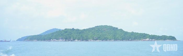Đảo Hòn Khoai (Cà Mau) nhìn từ xa.