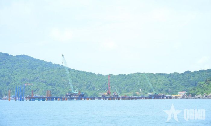 Công trình cầu vượt đang dần hình thành sau một năm thi công.