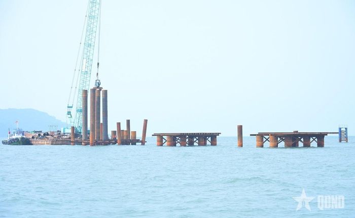 Nhiều mũi thi công được triển khai.