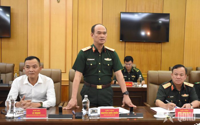 Thiếu tướng Nguyễn Quốc Duẩn, Bí thư Đảng ủy, Chính ủy Binh chủng Đặc công phát biểu tại hội nghị.