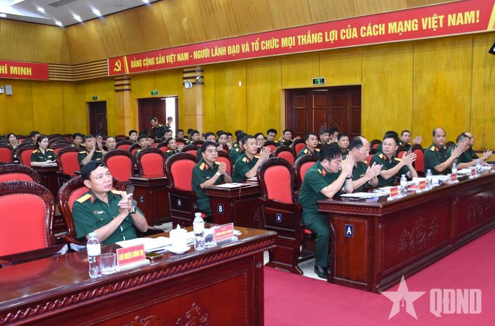 Các đại biểu dự hội nghị. 