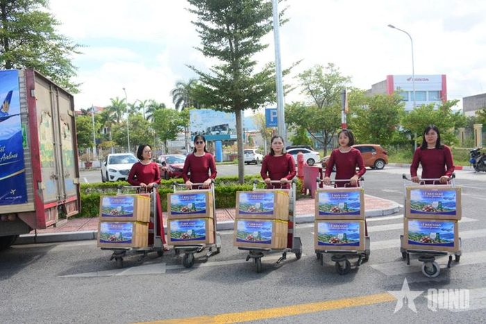 Vận chuyển hạt mắc ca thành phẩm chuẩn bị bàn giao.