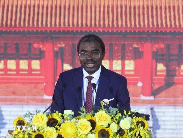  Ông Lazare Eloundou Assomo, Giám đốc Trung tâm Di sản Thế giới của UNESCO phát biểu tại buổi lễ. 